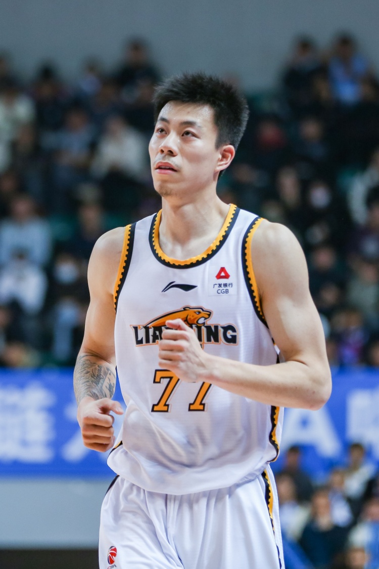 媒體人：張鎮(zhèn)麟、韓德君將因傷缺席今晚對(duì)陣北控的比賽