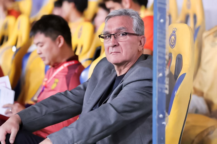 媒體人：國(guó)足變陣4231可能性不大，陣中僅3人能打后腰不夠用